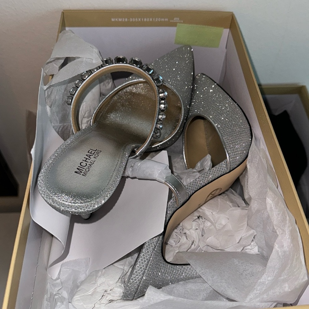 Michael Kors Jessa mule pump. US women size 9M. Color silver. Brand new unworn